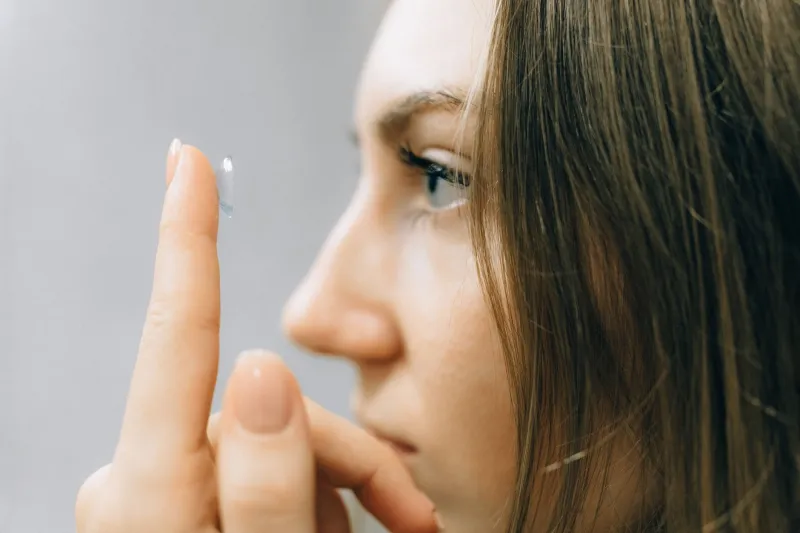 L'ortho-kératologie : voir sans lentilles ni lunettes grâce à des lentilles nocturnes